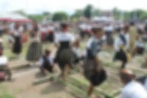 Jawaban kerukunan dan persatuan dalam permainan tradisional Rangku Alu buku materi kelas 6 SD tema 2. 