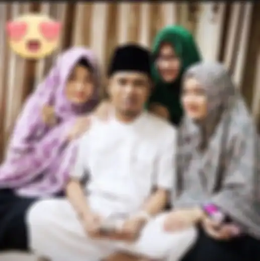 Lora kerap membagikan foto keharmonisan keluarganya
