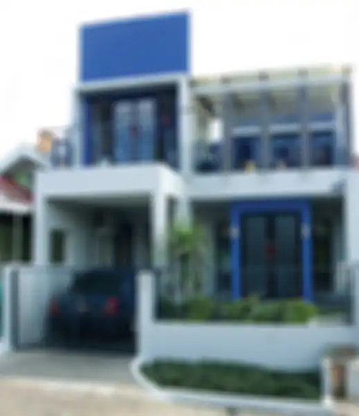 Sebagai warna netral, abu-abu cocok dipadankan dengan warna-warna lain, misalnya saja biru.