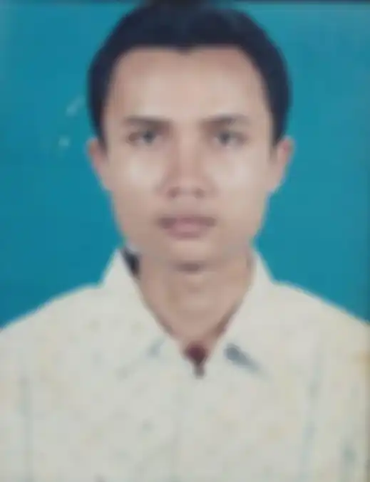 Saat jagat maya dibuat heboh, rupanya Yana Supriatna warga Sumedang ini tengah berqada di pelukan istri mudanya. Netizen kena prank. 