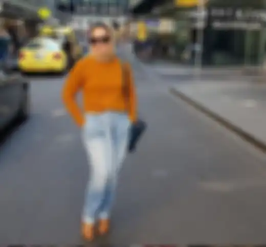 Ibu dari Bobby Nasution bergaya ootd