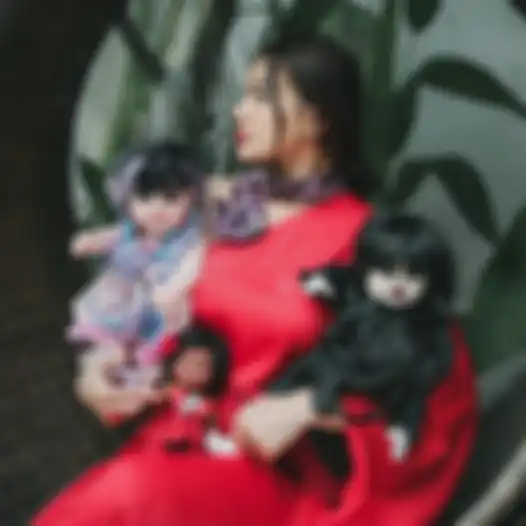 Nora Alexandra dan bonekanya