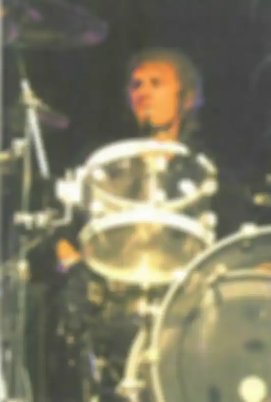Dominic Howard (drum/perkusi)