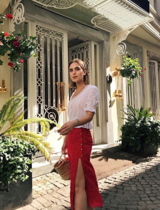 Padu padan outfit merah putih buat rayakan HUT RI 2021