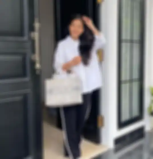 Teras di rumah artis Olivia Zalianty