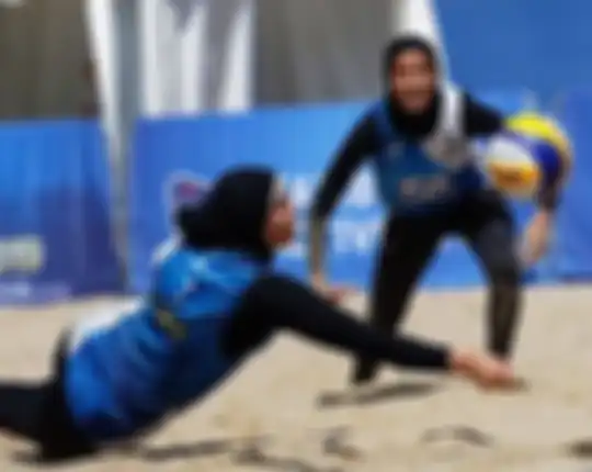 Doaa Elghobashy, pemain voli pantai berhijab asal Mesir in menjadi sorotan saat berlaga di Olimpiade. 