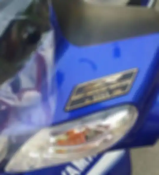 Di atas sein kiri depan terdapat emblem Limited Edition