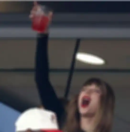 Taylor Swift nonton NFL 