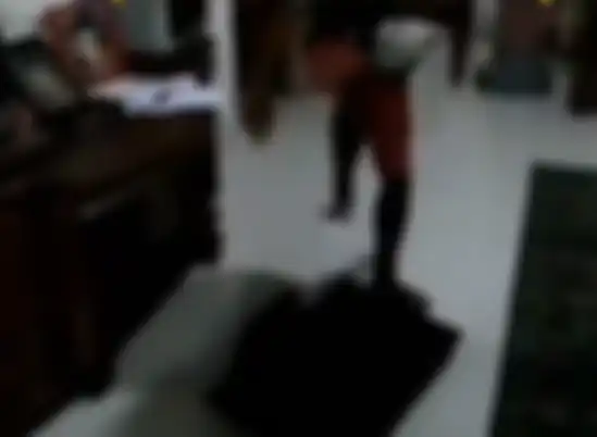 Tak terima dengan hasil Quick Count, injak-injak televisinya sendiri.