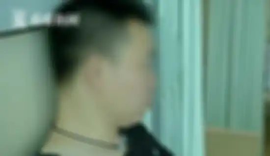 Lu, cowok yang hampir mengalami kebutaan karena kebiasaan mengonsumsi minuman bersoda.