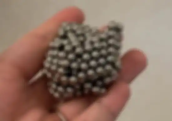 Bola magnet