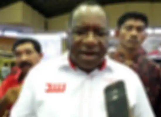 John Wempi Wetipo (kiri) anak suku Dani dari Pegunungan Tengah, Jayawijaya Papua yang ditunjuk Presiden Jokowi menjadi Wakil Menteri PUPR.