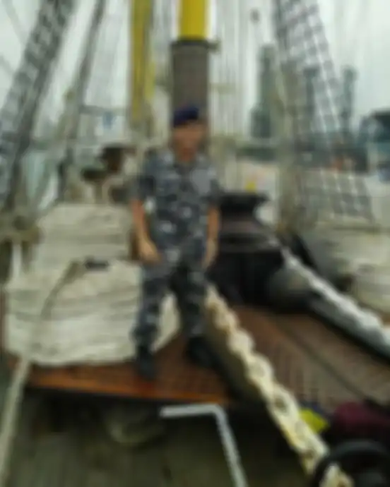 Lettu Laut (P) Judistira Eka Permady pilot pesawat TNI AL yang gugur meninggalkan istri yang sedang hamil tua. Foto keluarganya beredar. 