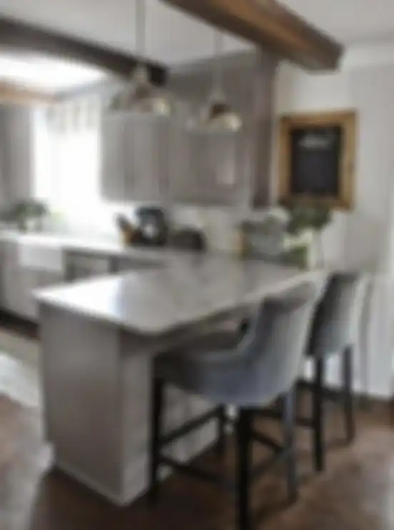 Dekorasi warna abu-abu yang diberi sentuhan begini mampu menghadirkan foto desain dapur mungil dengan tampilan elegan.