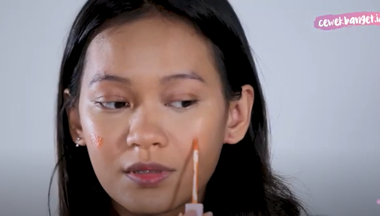 Kita juga bisa gunakan lip cream sebagai blush on