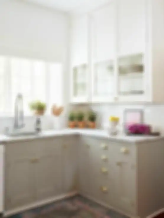 Foto desain dapur sempit terlihat efisien karena rahasia ini. Ada 5 trik sederhana ini yang diaplikasikan. 