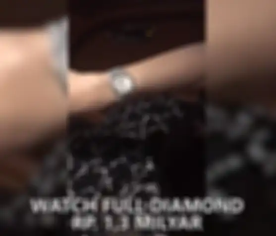Aspri Hotman Paris Bawa Tas Mungil hingga Jam Tangan Seharga Miliaran