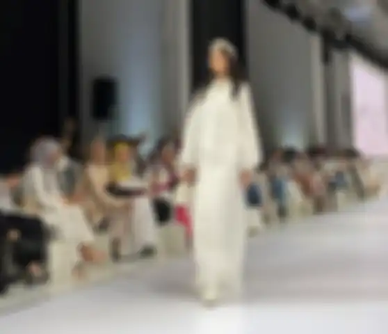 Dress putih brokat buat baju lebaran dari brand Benang Jarum