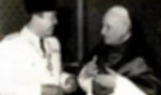 Presiden Soekarno ketika mengunjungi Vatikan dan bertemu dengan Paus Pius XII.