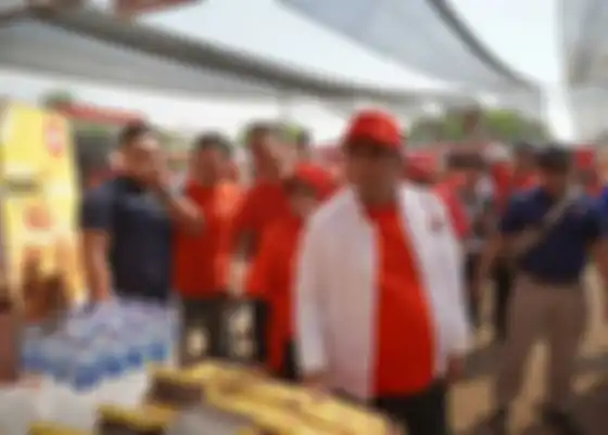 Wakil Gubernur Jawa Tengah, Taj Yasin Maimoen, berkeliling di area UKM Festival SRC Semarang