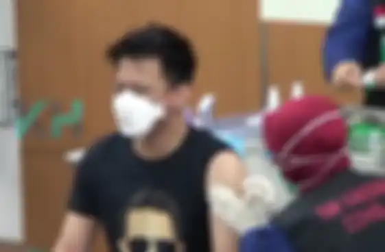 Ariel NOAH disuntik vaksin kedua