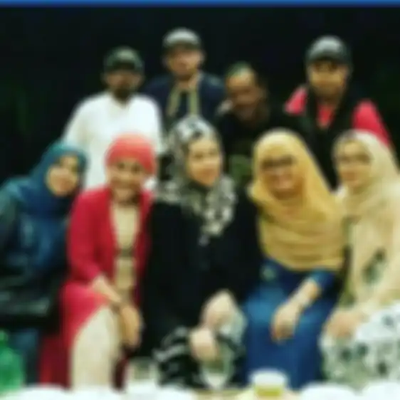 Dalam foto unggahan di Instagram, Elvy Sukaesih meminta doa agar almarhum ditempat di tempat terbaik dan keluarga diberikan keihklasan.