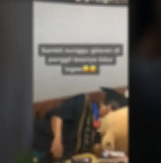 Viral mahasiswa sangat santai saat wisuda online