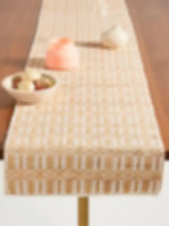 Ilustrasi table runner