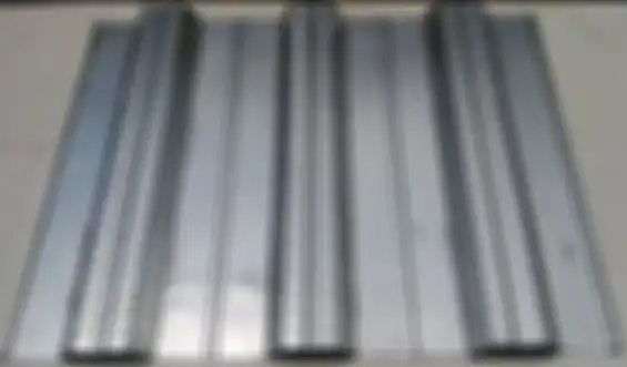 Harga dak metal atau biasa dikenal  bondek, dijual per meter sesuai ketebalan. 