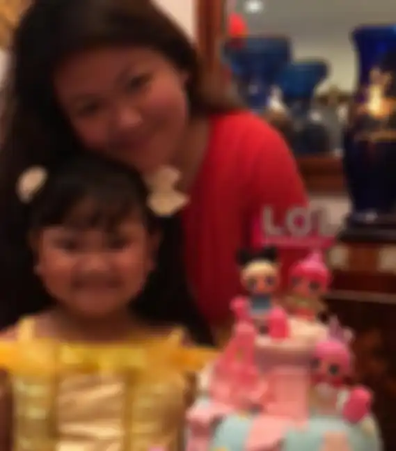 Olivia Daniaty dan anak