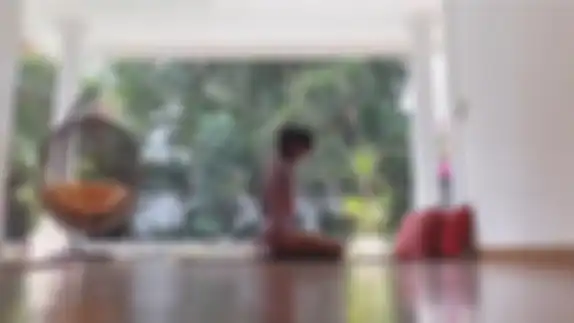 Halaman belakang rumah Sophia Latjuba