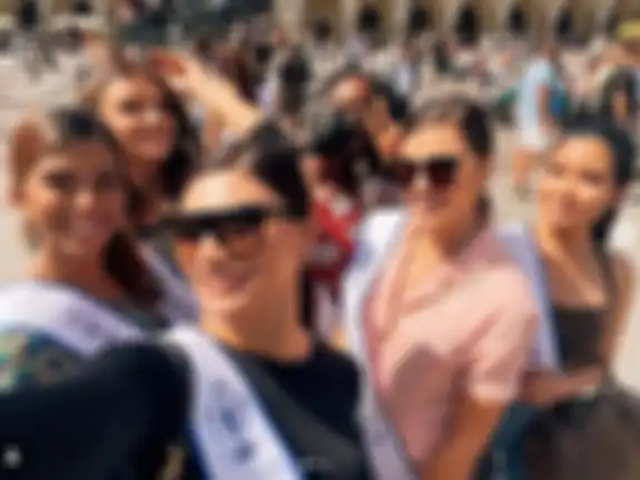 Potret akrab Jihane Almira Chedid bareng para finalis Miss Supranational 2021