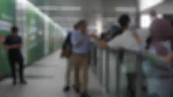Ahok dikerumuni pengguna MRT