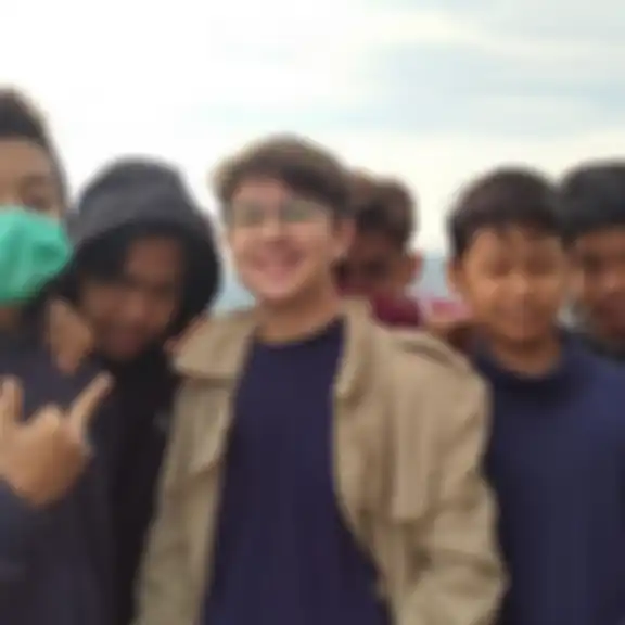 Baim Cilik hangout bareng teman-temannya 