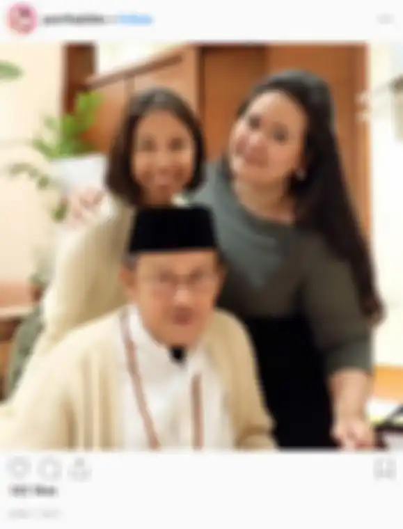 B.J. Habibie dan cucunya