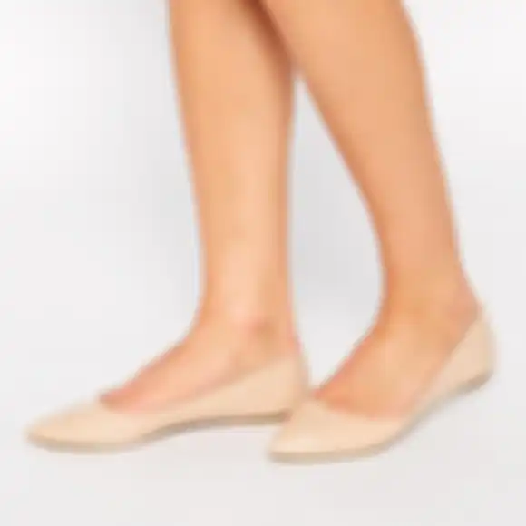 Nude flat, sepatu yang bikin kaki jenjang