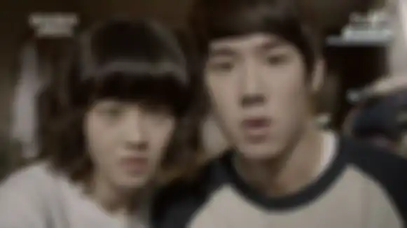 Go Ara dan Yoo Yeon Seok Reply 1994