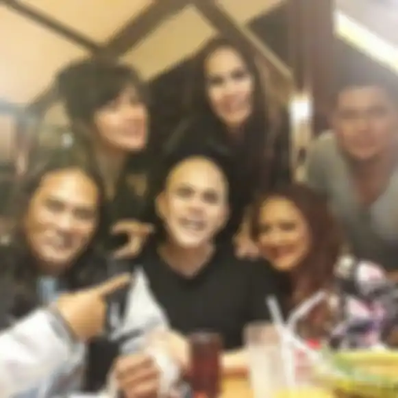 Bersama rekan artis yang lain