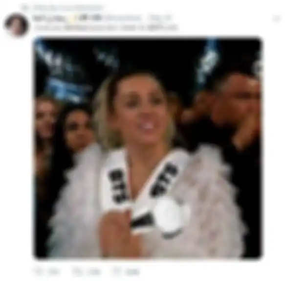 Miley Cyrus meretweet meme dari penggemarnya