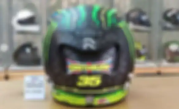 RPHA 11 PRO CRUTCHLOW dilihat dari belakang