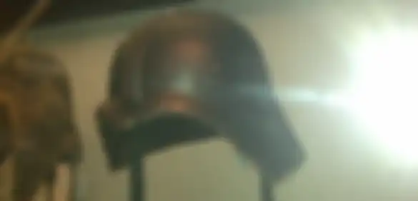 Helm pasukan Fedayeen di museum.