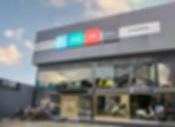 Vespa 75th Anniversary tersedia di diler pilihan seperti di diler Motoplex Gaia Moto