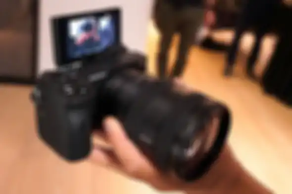 Sony A6600 memiliki layar bis digunakan untuk Vlog