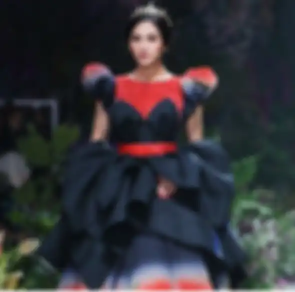 Dena Rachman dalam acara Fashion show