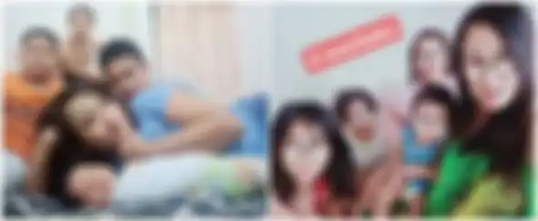 foto Dewi dengan keempat anak laki-laki dan keempat anak perempuannya