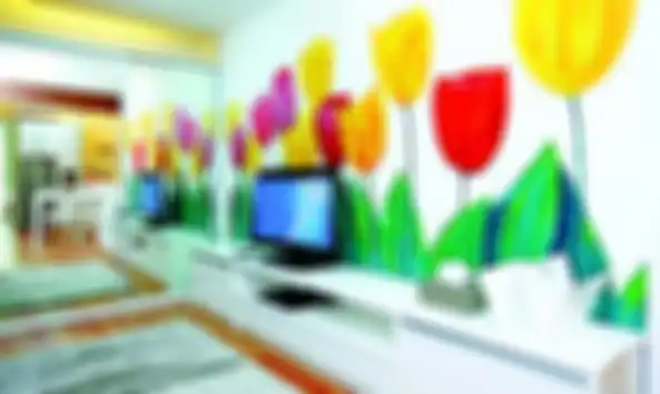 Ilustrasi- Pola dinding dari mural aneka bunga warna cerah, bangkitkan optimisme.