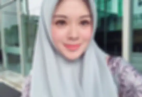 Gaya hijab Ramadan 2019 simple ala Ayana Jihye Moon