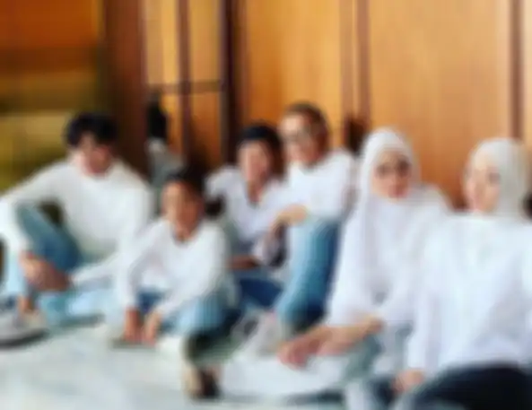 Sule, Natalie Holscher, dan keempat anaknya.