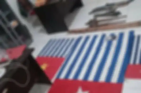 Barang bukti yang ditemukan pasukan TNI dan Polri usai menembak mati Lesmin Walker, komandan KKB Papua di Ilaga. Operasi dilakukan bersama tim Satgas Nanggala Kopassus.