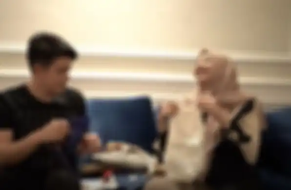Zaskia Sungkar unboxing kado dari Nagita Slavina